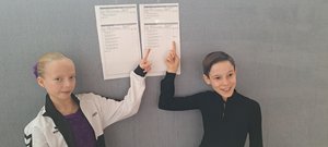 Maya und Roman freuen sich über ihren Aufstieg in die C-Klasse