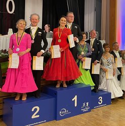 Barbara und Holm bei der Siegerehrung der LM auf dem 2. Platz