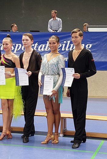 Lara und Johannes bei ihrem Saisonauftakt in Weinheim