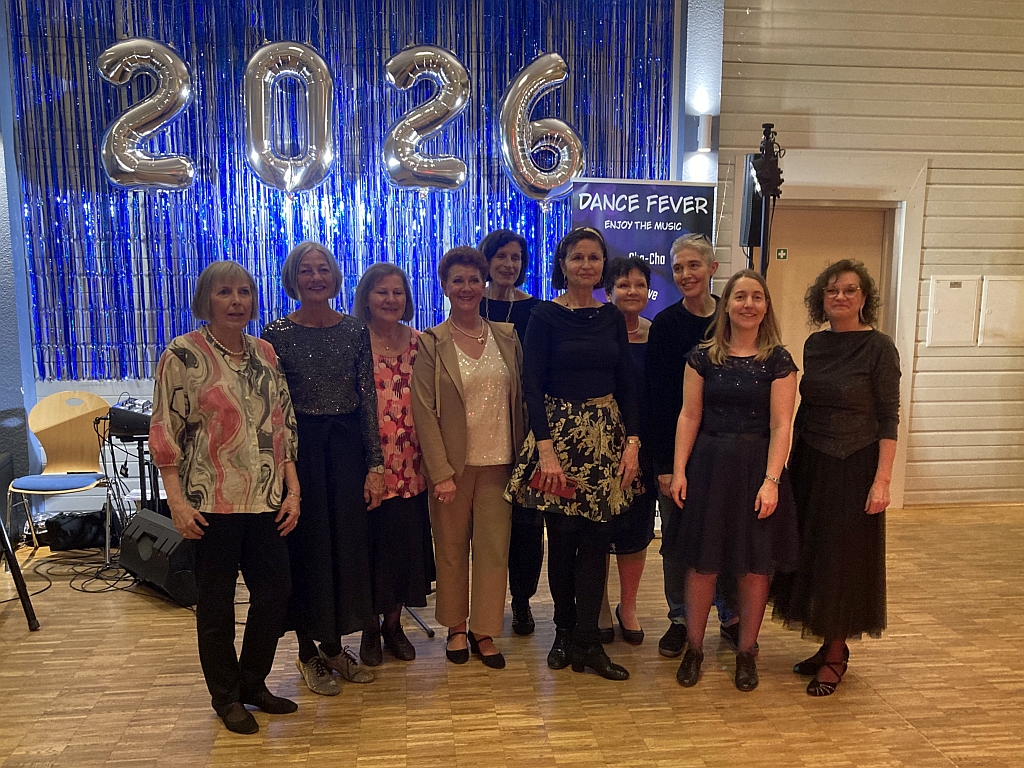 Happy New Year - Modern Line Dancerinnen